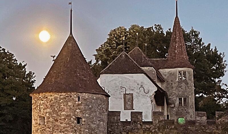 Supermond über Schloss Hallwyl. Foto: Andreas Walker