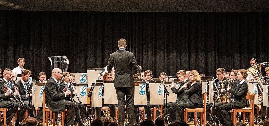 Luft, Erde, Feuer und Wasser: Die ConcertBand der Stadtmusik beendete die Konzertreihe und begeisterte die vielen Besucher. Foto: Peter  Winkelmann
