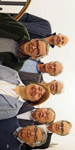 Sie schrieben Lenzburger Rebbauerngeschichte: Chris Urech, Corin Ballhaus, Willy Rupp jun. (vorne), Hansjörg Salm, Martin Steinmann, Martin Bertschinger jun., Urs F. Meyer und Theo Kromer (hinten).Foto: Rinaldo Feusi