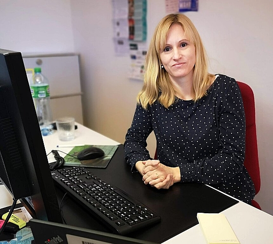 <em>Verlässt ihren Arbeitsplatz auf der Redaktion:</em> Melanie Solloso wandert mit ihrer Familie auf die Philippinen aus. Foto: Fritz Thut
