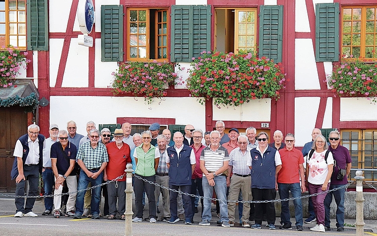 Die Reisegruppe der eidgenössischen Turnveteranen: Ganz links der Organisator Martin Widmer.Foto: zvg