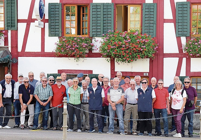 Die Reisegruppe der eidgenössischen Turnveteranen: Ganz links der Organisator Martin Widmer.Foto: zvg
