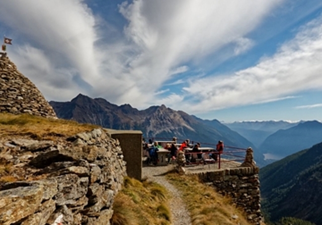 Die Terrasse des Restaurants Sassal Masone.