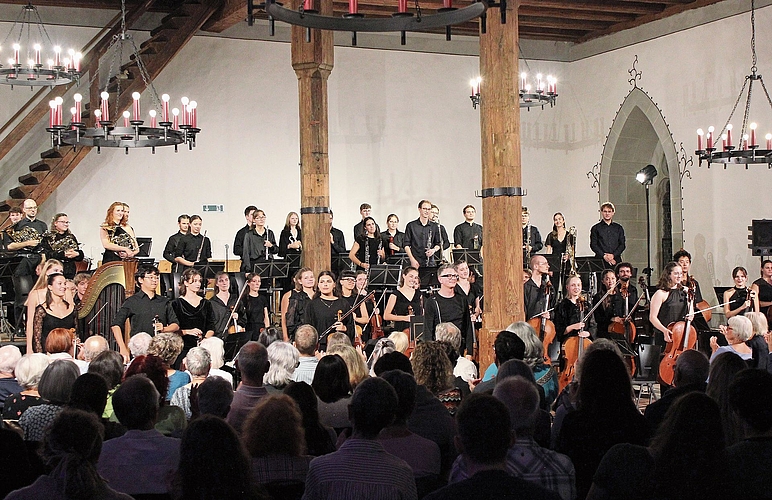 Das Jugend-Sinfonieorchester mit Dirigent Hugo Bollschweiler.Foto: Debora Hugentobler