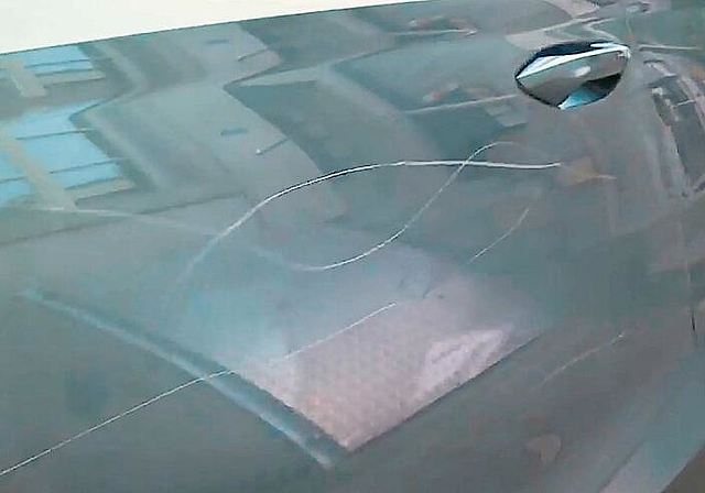 Mutwillig zerkratzt: Auto eines Gewerbetreibenden in der Lenzburger Altstadt. Foto: Tele M1