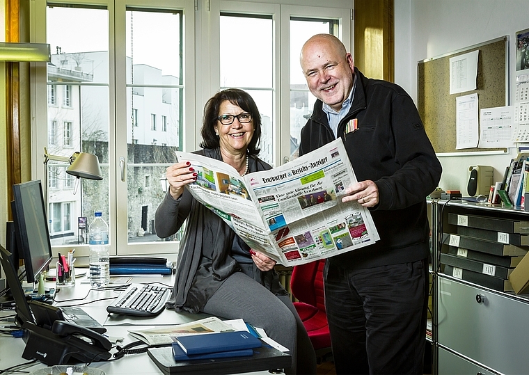Die scheidende Redaktionsleiterin Beatrice Strässle mit ihrem Nachfolger Fritz Thut, der von der AZ zum Lenzburger Bezirks-Anzeiger wechselt. Foto: Chris Iseli