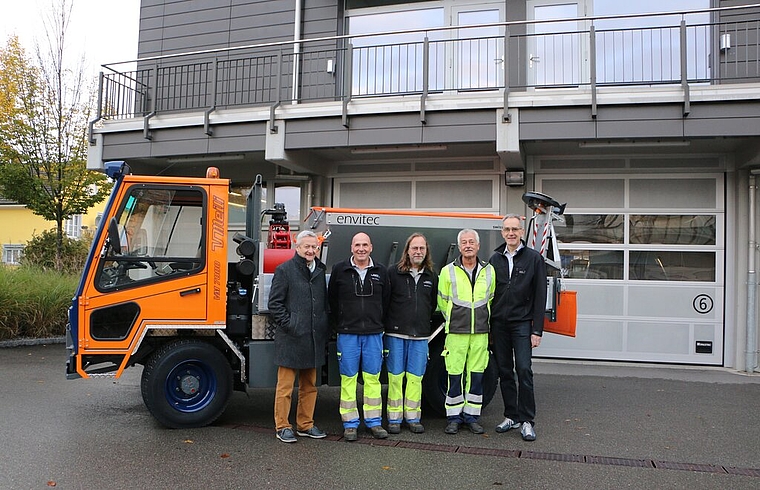 Das Werkhofteam Rupperswil bei der Fahrzeugübergabe: (v.l.) Gemeindeammann Rudolf Hediger, Leiter Werkhof Mario Walther, Werkhofmitarbeiter Marcel Häsler, Werkhofmitarbeiter Jean-Pierre Pasche und Leiter Technische Betriebe Andreas Messerli. Foto: