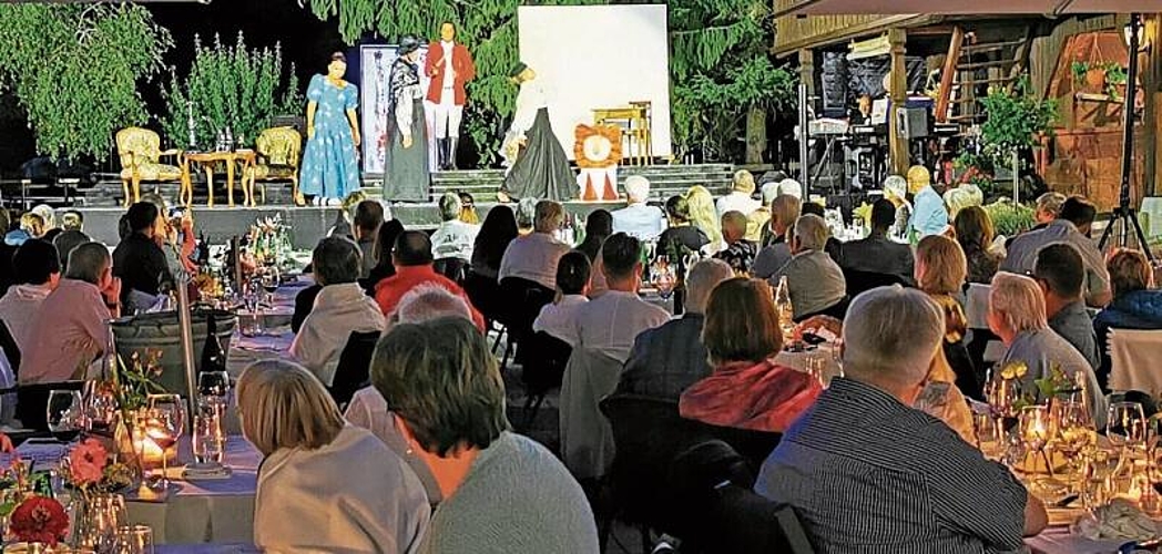 Wunderschöne Atmosphäre: Operettenabend im «Niesenberg»-Hof. Foto: Fritz Thut