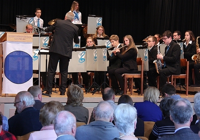 An der 100-Jahr-Feier: Die Concert Band Lenzburg unter der Leitung von Hans Peter Brunner. Foto: Markus Christen