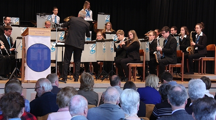 An der 100-Jahr-Feier: Die Concert Band Lenzburg unter der Leitung von Hans Peter Brunner. Foto: Markus Christen