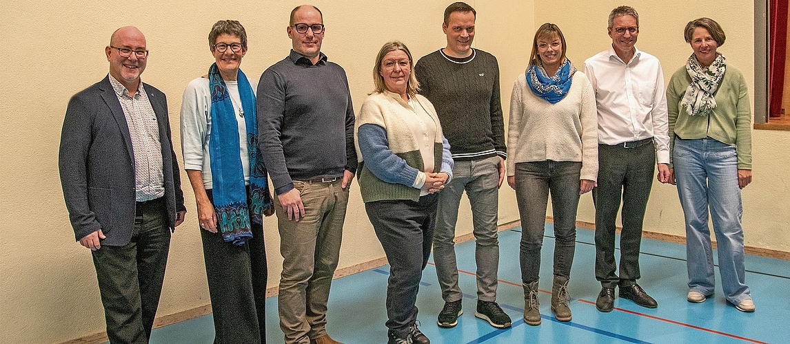 Der Gemeinderat und die Mitarbeitenden der Verwaltung sind froh über das Resultat.Foto: zvg Der Gemeinderat und die Mitarbeitenden der Verwaltung sind froh über das Resultat.Foto: zvg