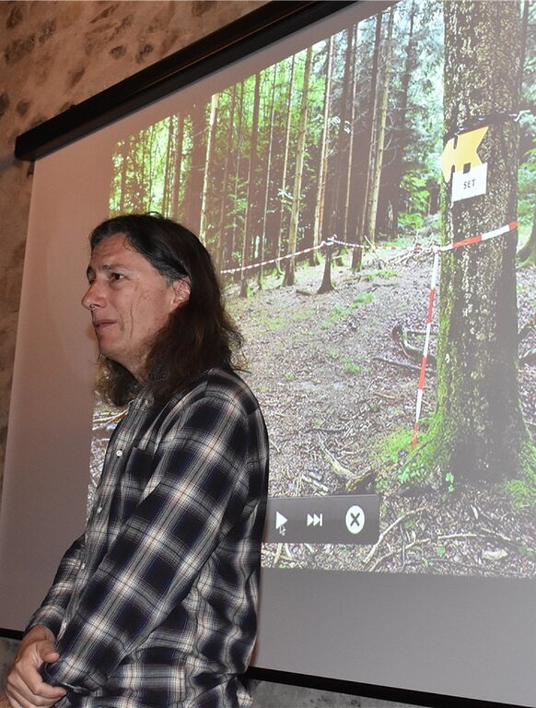<em>Erzählte vom spannenden «Bestatter»-Dreh:</em> Chefkameramann Brian D. Goff am Birrwiler Schüür-Obe. Foto: Larissa Hunziker