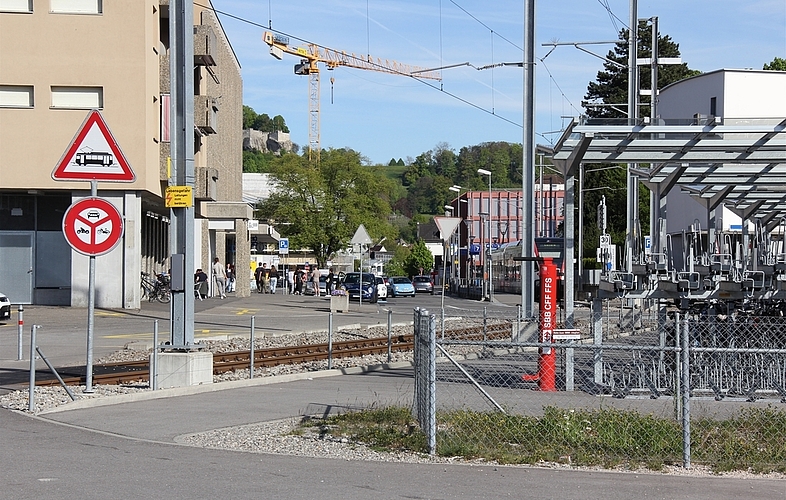 Bahnhofplatz Lenzburg: Sanierung als vordringlichste Aufgabe. Fotos: Alfred Gassmann