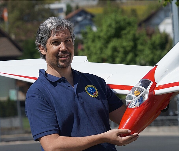 Hat nicht nur seinen Segelflieger im Griff: Matthias Herzog führt den Verein als Präsident in die Zukunft.