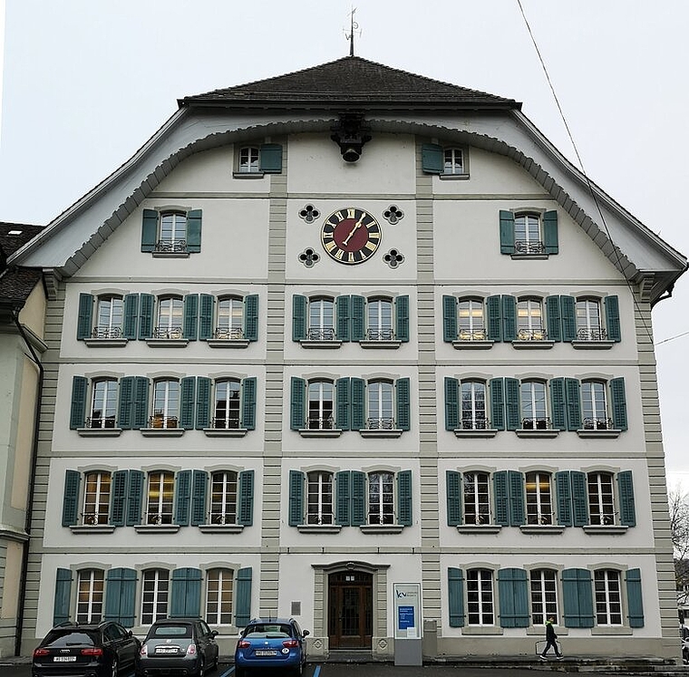 <em>Handelshaus, Schulhaus, Bürgerhaus:</em> Das Hünerwadelhaus am Lenzburger Freischarenplatz soll eine neue Nutzung erhalten. Foto: Fritz Thut