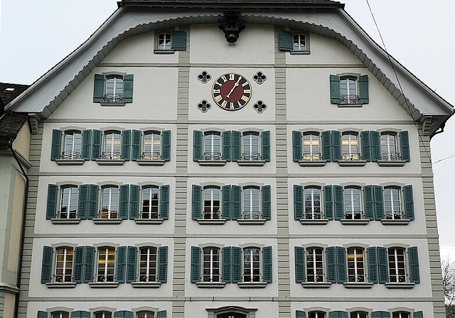 <em>Handelshaus, Schulhaus, Bürgerhaus:</em> Das Hünerwadelhaus am Lenzburger Freischarenplatz soll eine neue Nutzung erhalten. Foto: Fritz Thut