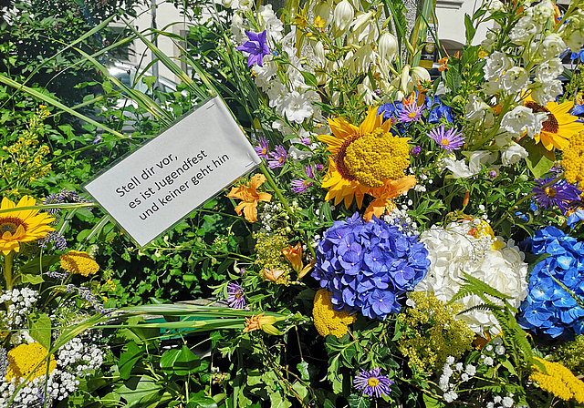 Wie wahr: Passender Spruch am Kronenbrunnen. Foto: Fritz Thut
