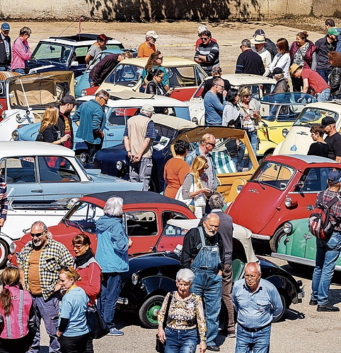 Gut besucht: Das Fahrerlager mit den beliebten Vehikeln.Foto: zvg