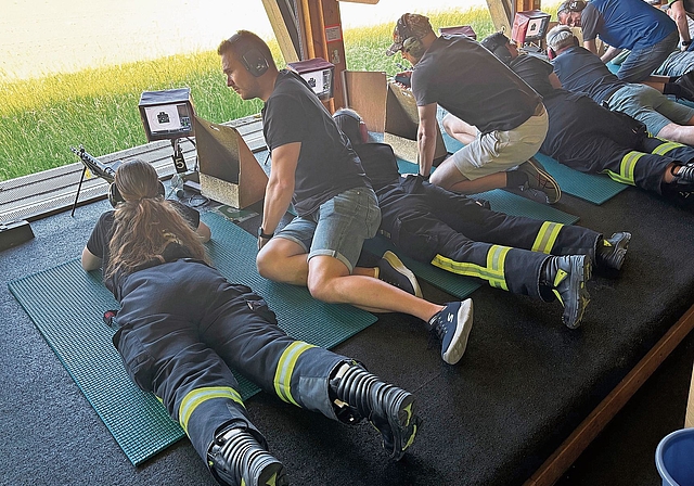 Auch die Feuerwehr war im Schiessstand anzutreffen.Foto: zvg