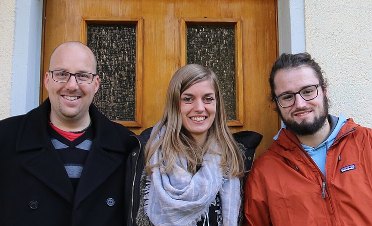 <em>Ihre Weihnachtsausstellung im «Wisawi» ist ein Erlebnis:</em> Oli Rüegger, Doris Häusermann und Andrin Schnegg. Es fehlen: Emi Cecuta, Esther Häfeli, Mirjam Häusermann, Stefan Käslin und Stephi Stutz.- Foto: Melanie Solloso