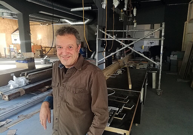 Zuversicht: Initiant Markus Schamberger auf der Baustelle des Kulturraums Konservi in Seon. Foto: Fritz Thut