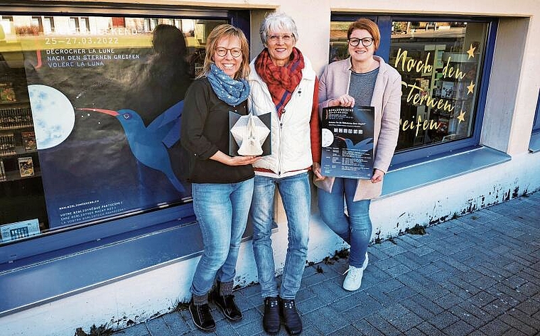 Sind bestens für das BiblioWeekend gerüstet: Drei Bibliothekarinnen Monique Cecuta (Fahrwangen), Dorothee van Spyk (Beinwil am See) und Monika Egli (Meisterschwanden). Foto: Fritz Thut