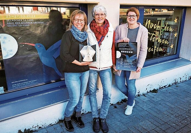 Sind bestens für das BiblioWeekend gerüstet: Drei Bibliothekarinnen Monique Cecuta (Fahrwangen), Dorothee van Spyk (Beinwil am See) und Monika Egli (Meisterschwanden). Foto: Fritz Thut