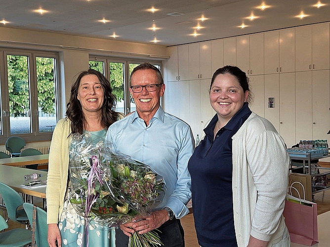 Vorsitzende der Geschäftsleitung Franziska Haltinner mit Josef Niederberger und Christine Iten, der neuen Präsidentin des Gemeindeverbands SDRL (v.l.n.r.).Foto: zvg