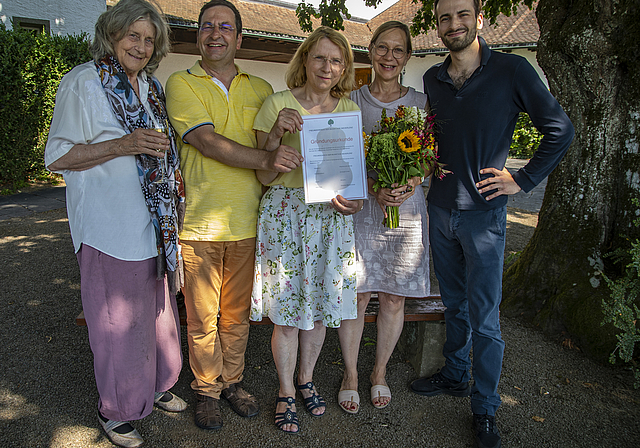 Der Künstler und sein Team: Christoph Croisé als künstlerischer Leiter, Präsidentin Christine Soland, Aktuarin Christina Männel, Kassier Jean Croisé und Katharina Messmer (von rechts nach links). Foto: Peter Winkelmann