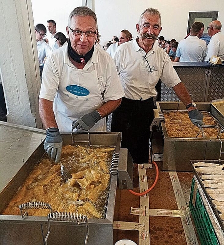 Heuer in vier Restaurants statt im Stadtzelt: Die «Fischessen»-Knusperli. 
