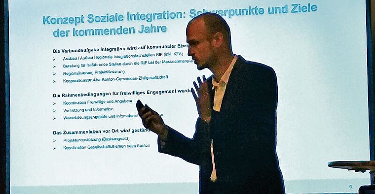 Orientierte über Regionale Integrationsfachstellen (RIF): Andreas Ruf vom kantonalen Amt für Migration. Foto: Fritz Thut