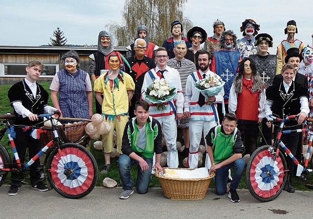 Die Kostüme der Teilnehmer: Werden nicht willkürlich gewählt, sondern sind ganz bestimmte, jedes Jahr wiederkehrende Figuren. Foto: zvg
