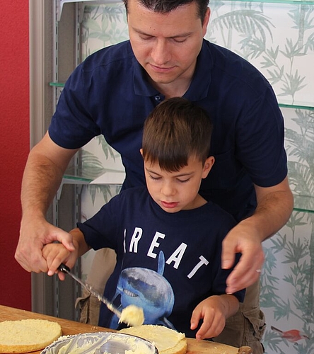 <em>Papis in Aktion: </em>Auch sie lernen etwas.
