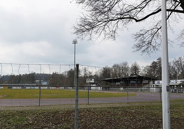 <em>Bekommt auf dem Nebenplatz ein unverfülltes Kunstrasenfeld:</em> Die Lenzburger Sportanlage Wilmatten. Foto: Fritz Thut