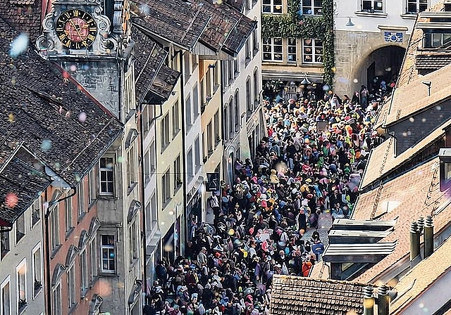 Dicht gedrängtes Fasnachtstreiben: Mit einer neuen Route soll der Besucherfluss verbessert werden.Foto: Romi Schmid