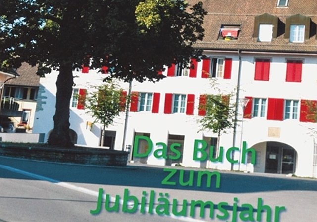 Am Stand Nr. 9 präsentieren die Ortsbürger das Jubiläumsbuch mit Geschichte und Geschichten von und über Niederlenz.