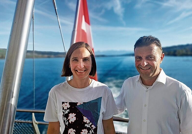 Gut Wetter machen für die Schifffahrt: Sabine Balmer von SRF Meteo und Geschäftsführer Ueli Haller auf der MS Delphin. Foto: Fritz Thut