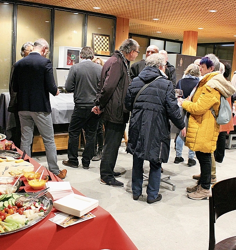 Rege Gespräche beim Apéro.Foto: DHu