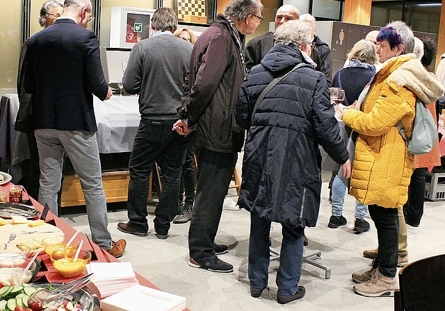 Rege Gespräche beim Apéro.Foto: DHu