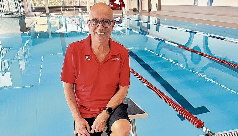 Wenige verdienen es mehr: Nach 36 Jahren im Dienste des Hallenbades geht Roger Fuchs in den Ruhestand.Foto: zvg