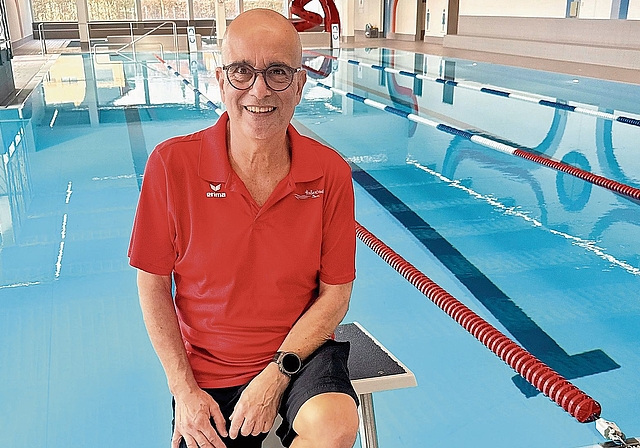 Wenige verdienen es mehr: Nach 36 Jahren im Dienste des Hallenbades geht Roger Fuchs in den Ruhestand.Foto: zvg
