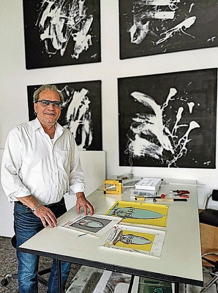 Kreative Zone: Jürg Spörri in seinem Wohnungsatelier in Niederlenz. Foto: Fritz Thut