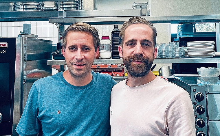 Die beiden Brüder Claude und Lucas Berger sind seit dem 1. August Pächter im Hallenbad.Foto: Anja Suter
