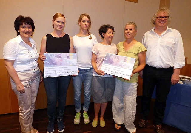 Drei erste Preise: Agnese Fanconi (ganz links) und René Bossard vom Verein Pro Lenzburg freuten sich mit den Preisgewinnerinnen Sabrina Dell’Aquila, Maja Weber, Marion Kaspar und Marianne Bättig; fehlend Michael Kyburz. Foto: Pia Weber