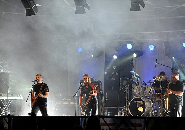 <em>Schon vor zehn Jahren die grosse Attraktion:</em> Suzi Quatro bei ihrem ersten Auftritt am Schützi-Open-Air in Fahrwangen. Foto: Marc Campiche
