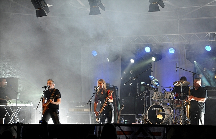 <em>Schon vor zehn Jahren die grosse Attraktion:</em> Suzi Quatro bei ihrem ersten Auftritt am Schützi-Open-Air in Fahrwangen. Foto: Marc Campiche