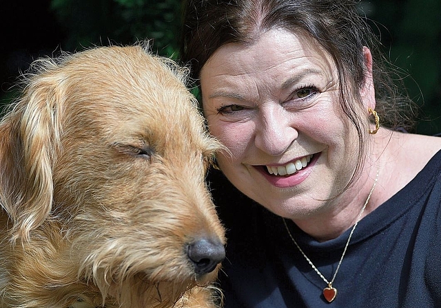 Esther Sager mit ihrem Hund Federico.Foto: zvg