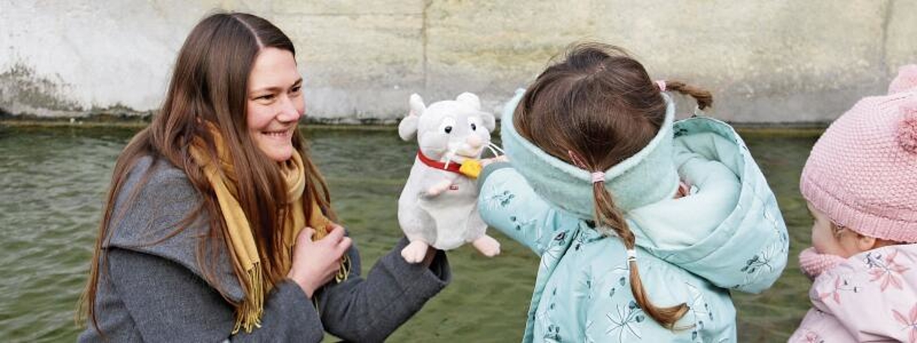 Kinder erobern die Welt im Spiel: Im Museum Burghalde gibt es spezielle Angebote für Kinder – etwa eine Schnitzeljagd mit Stadtmaus Lilly. Foto: Romi SchmidMuseum zum Anfassen: Das Museum Burghalde lädt zum Entdecken ein. Foto: Museum Burghalde
