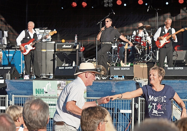 Immer gute Stimmung: Impression von einem früheren Fahrwanger Schützi-Open-Air. Foto: Ruedi Burkart