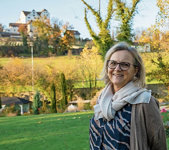 Auch für die elfte Ausgabe noch voller Ideen: Initiantin Karin Brenner freut sich auf den kommenden Wiehnachtsmärt auf Schloss Wildegg. Foto: Peter Winkelmann
